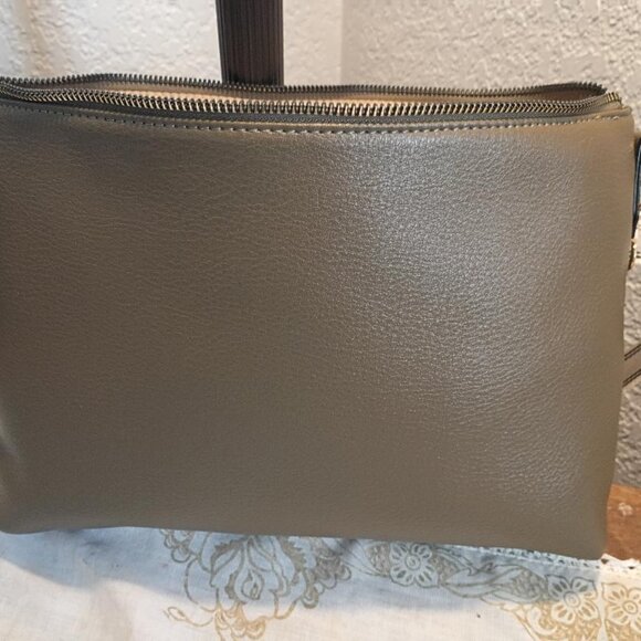 U.S. Polo Assn. Madison Crossbody Bag - Picture 2 of 7